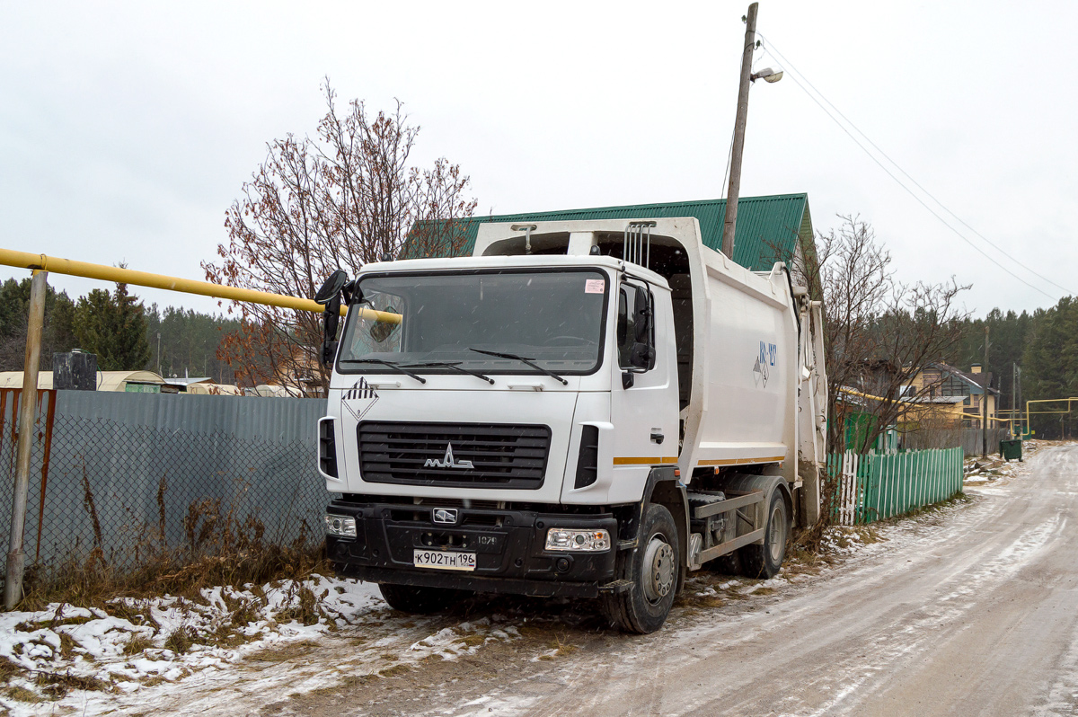 Свердловская область, № К 902 ТН 196 — МАЗ-5340C2