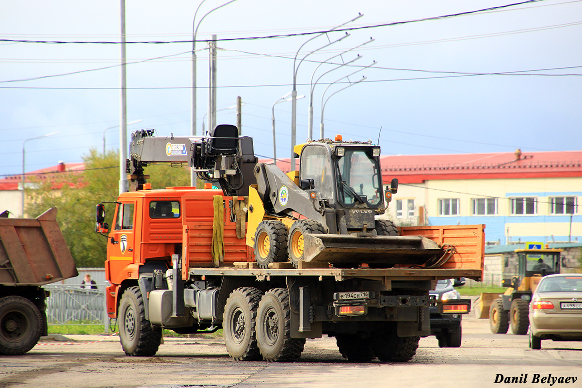 Татарстан, № В 194 СН 716 — КамАЗ-43118-50; Ненецкий автономный округ, № 9451 ОН 83 — Volvo MS135C