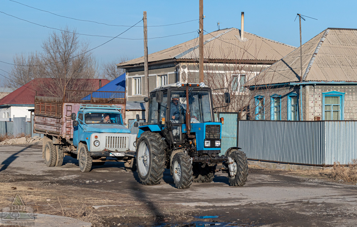 Алматинская область, № B 392 AAA — Беларус-82.1