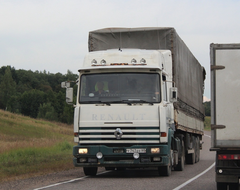 Псковская область, № У 747 ЕЕ 60 — Renault R-Series Major