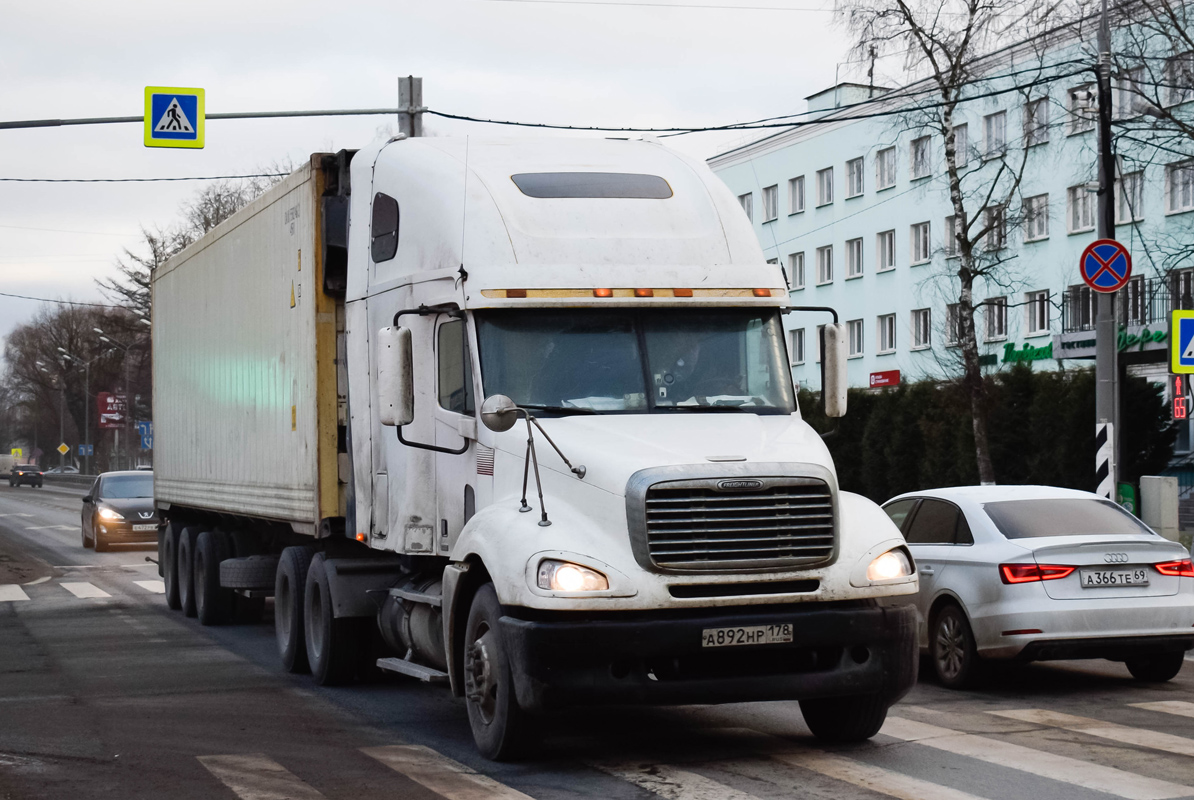 Санкт-Петербург, № А 892 НР 178 — Freightliner Columbia