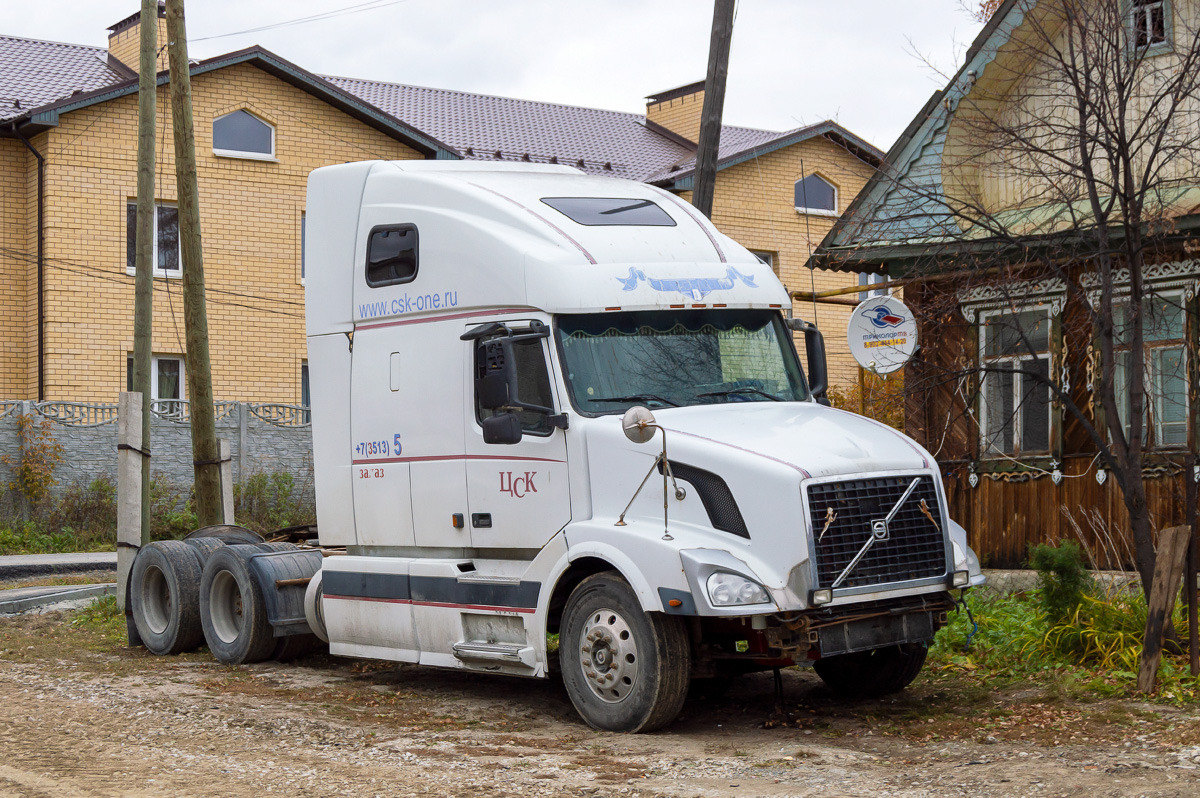 Свердловская область, № М 735 НК 96 — Volvo VNL670