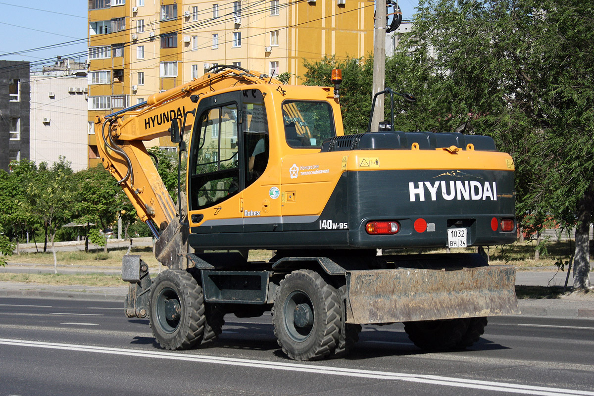 Волгоградская область, № 1032 ВН 34 — Hyundai R140W