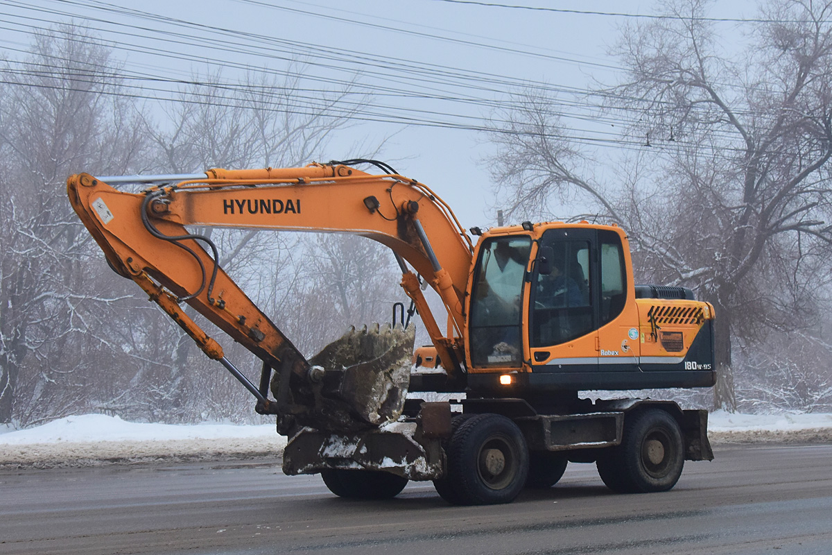 Волгоградская область, № 3833 СН 34 — Hyundai R180W