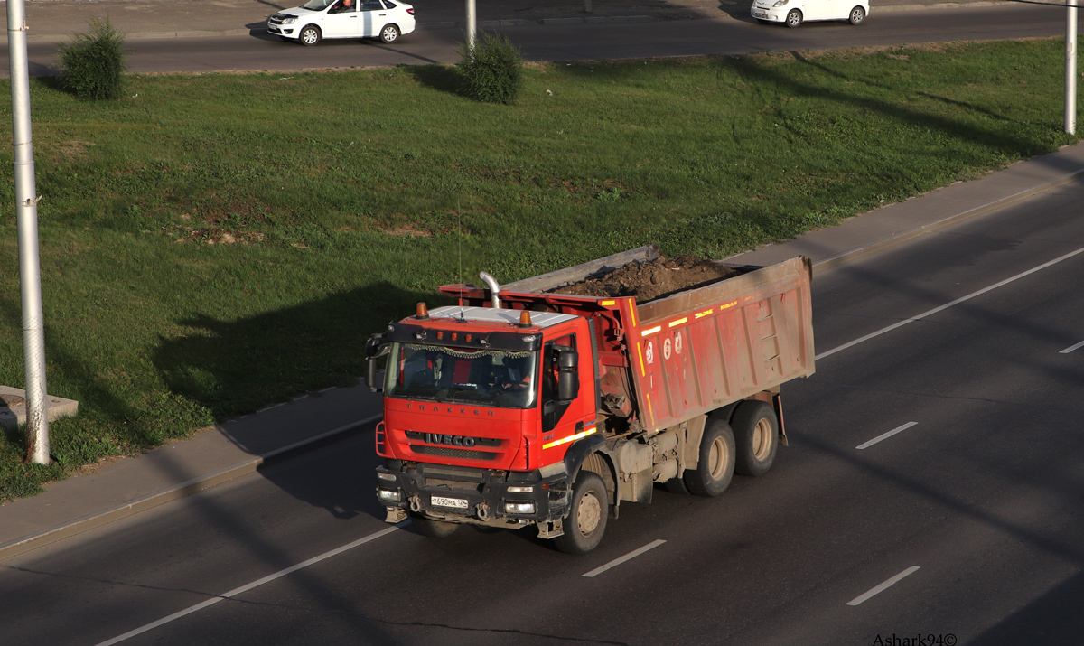 Красноярский край, № Т 690 МА 124 — IVECO Trakker ('2007)