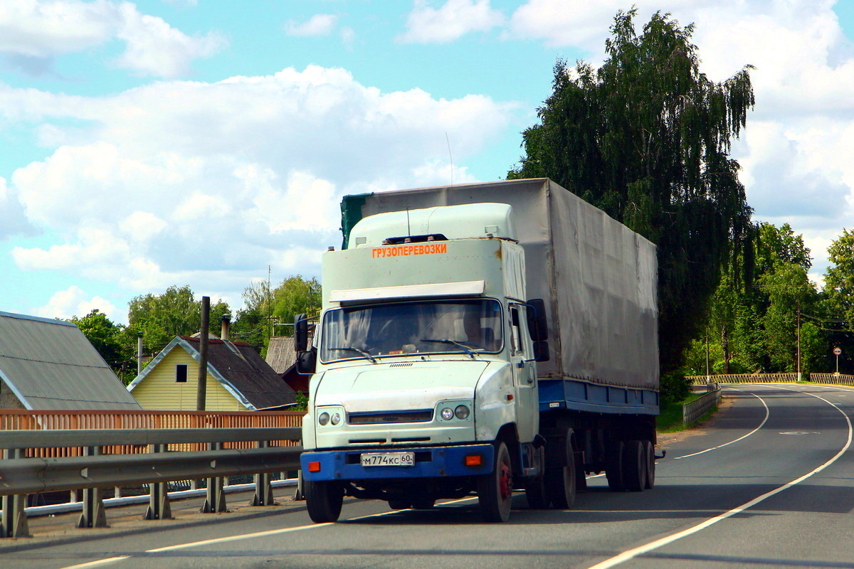 Псковская область, № М 774 КС 60 — ЗИЛ-5301АО "Бычок"