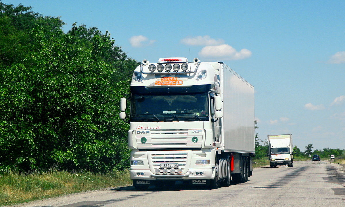 Брянская область, № М 552 УС 32 — DAF XF105 FT