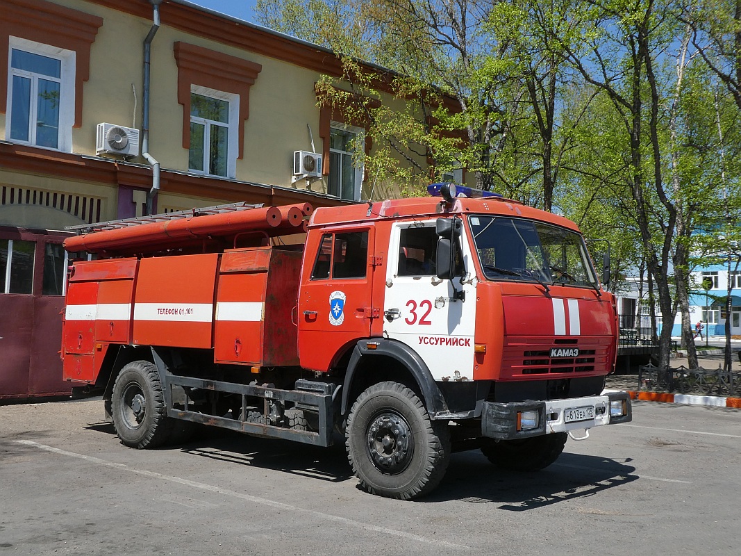 Приморский край, № Н 813 ЕА 125 — КамАЗ-43253-15 [43253R]