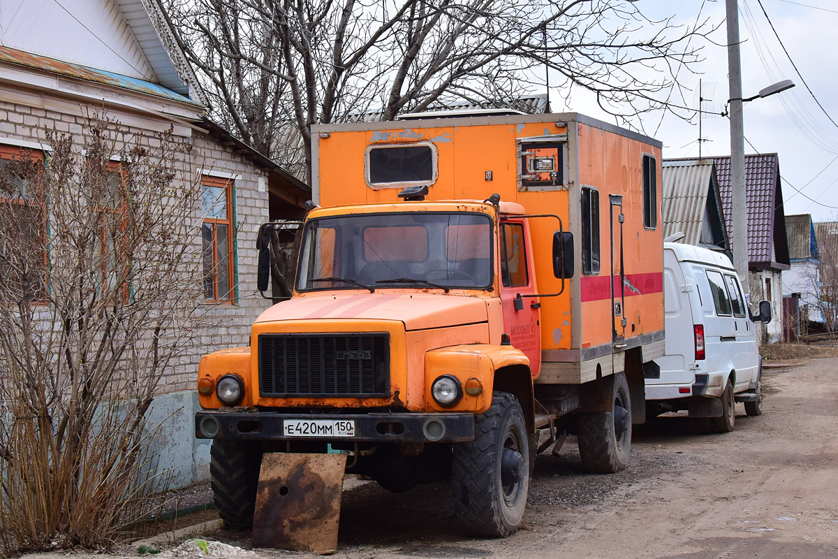 Волгоградская область, № Е 420 ММ 150 — ГАЗ-33081 «Садко»