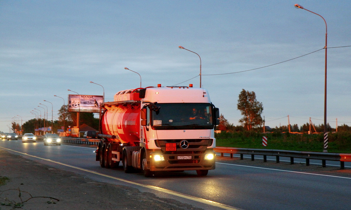 Московская область, № Е 172 РС 750 — Mercedes-Benz Actros ('2009) 1844