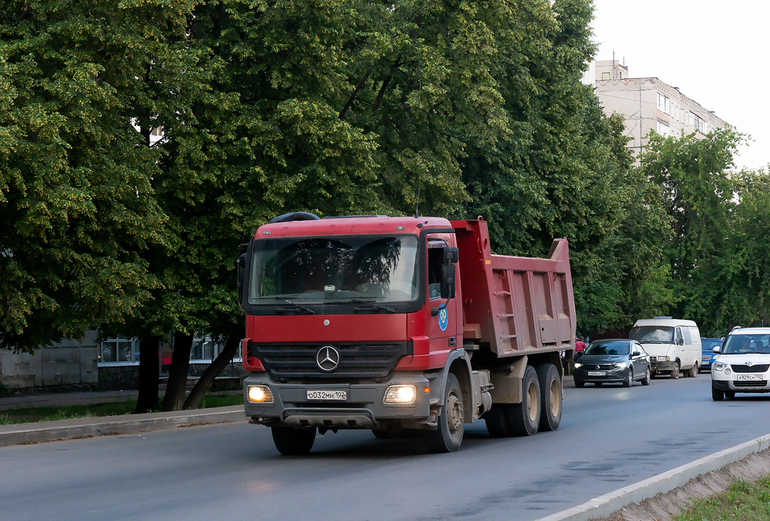 Башкортостан, № О 032 МН 102 — Mercedes-Benz Actros ('2003) 3332