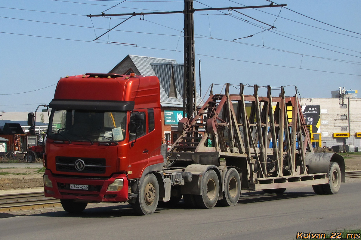 Кемеровская область, № С 744 УО 42 — Dongfeng KL DFL4251