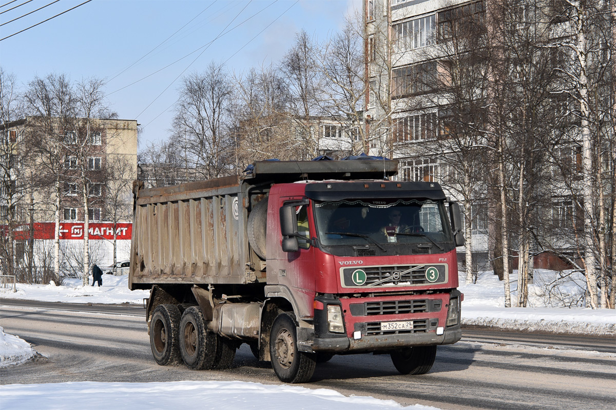 Архангельская область, № М 352 СА 29 — Volvo ('2002) FM12.400