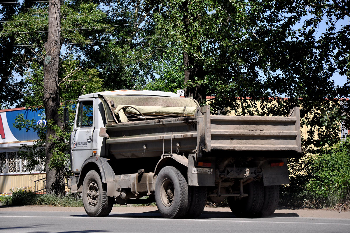 Алтайский край, № А 327 ЕК 22 — МАЗ-5551 [555100]