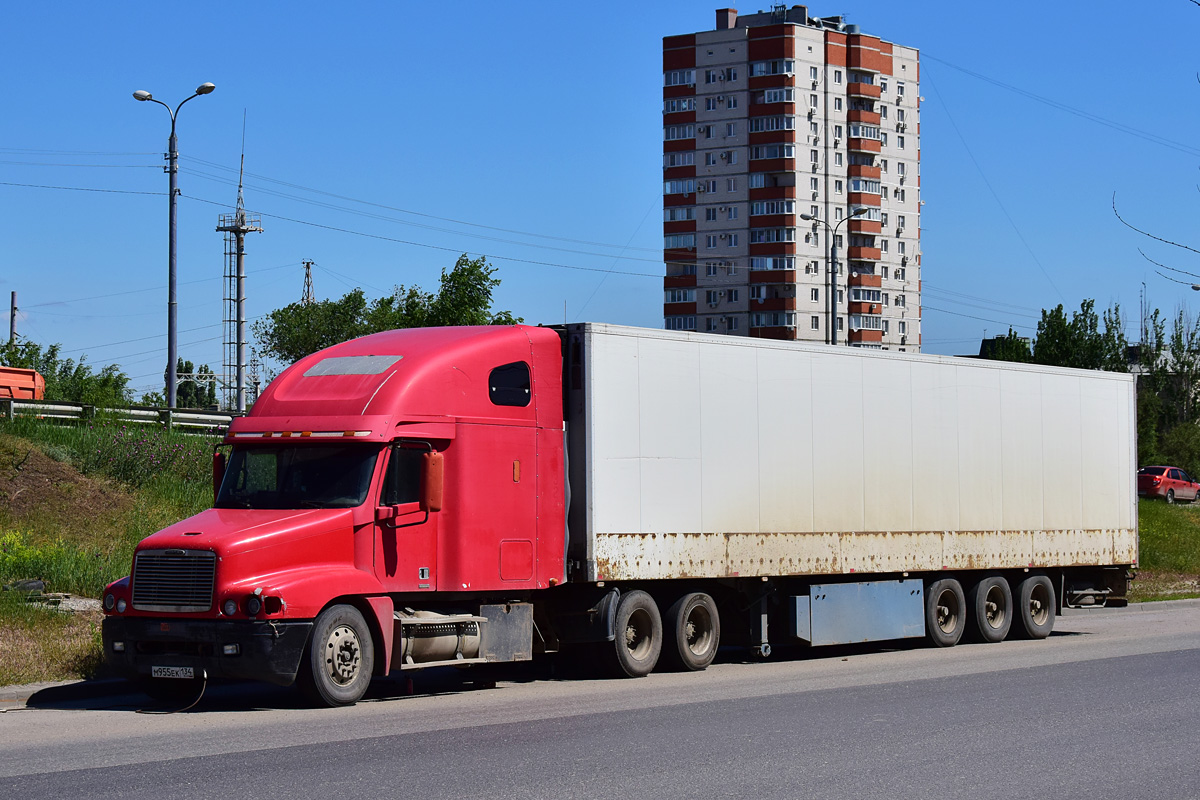 Волгоградская область, № М 955 ЕК 134 — Freightliner Century Class