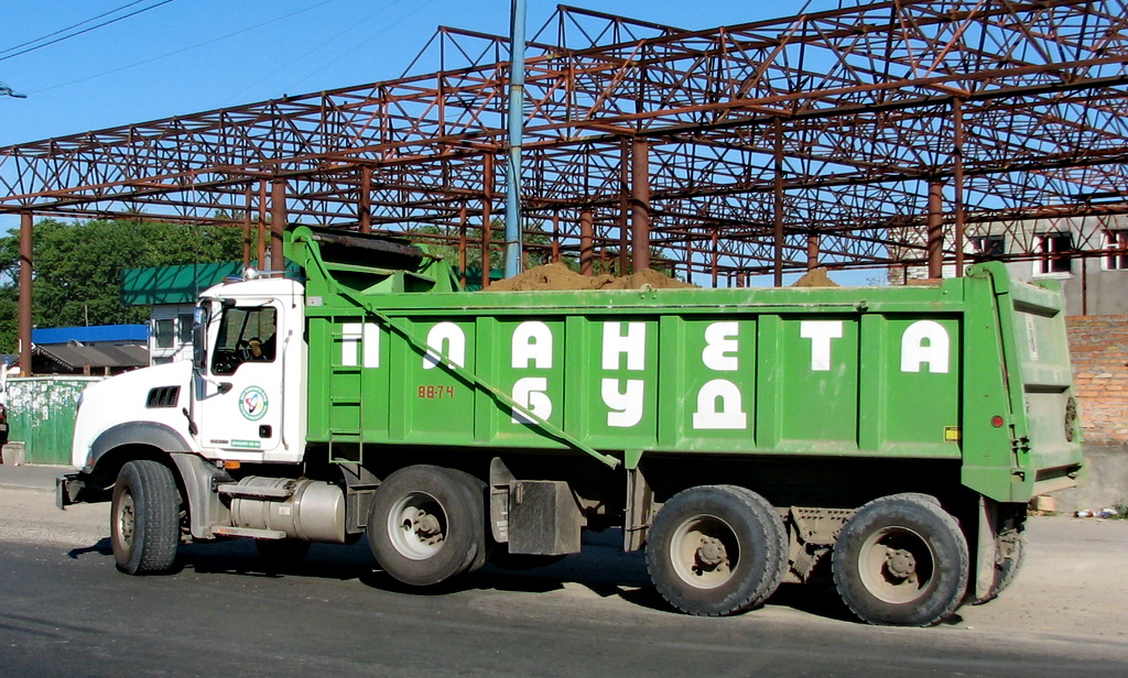 Киев, № АА 8874 ВА — Mack Granite