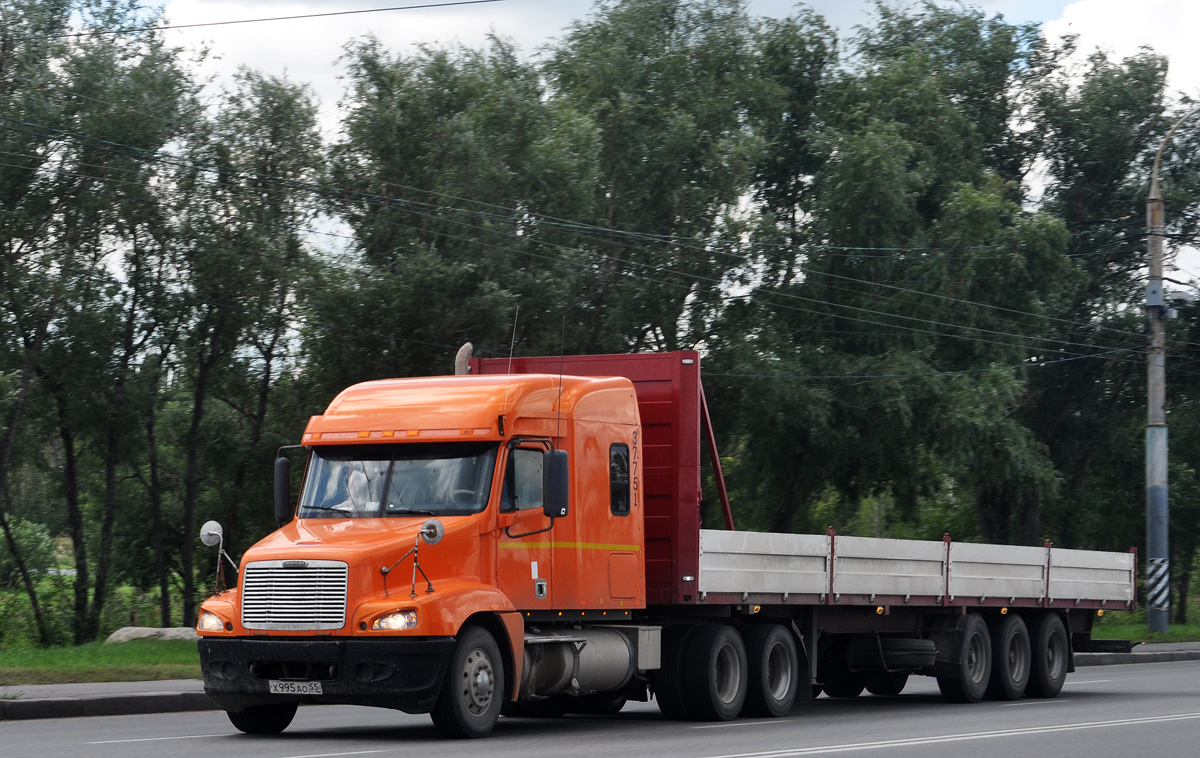 Омская область, № Х 995 АО 55 — Freightliner Century Class