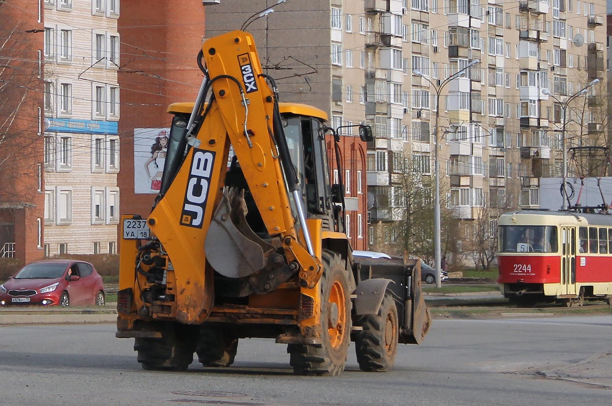 Удмуртия, № 2237 УА 18 — JCB 3CX