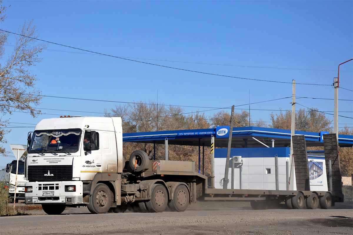 Краснодарский край, № В 136 НХ 193 — МАЗ-6430A8