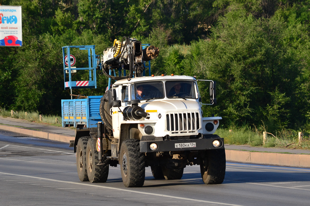 Волгоградская область, № Е 180 КА 134 — Урал-4320-60