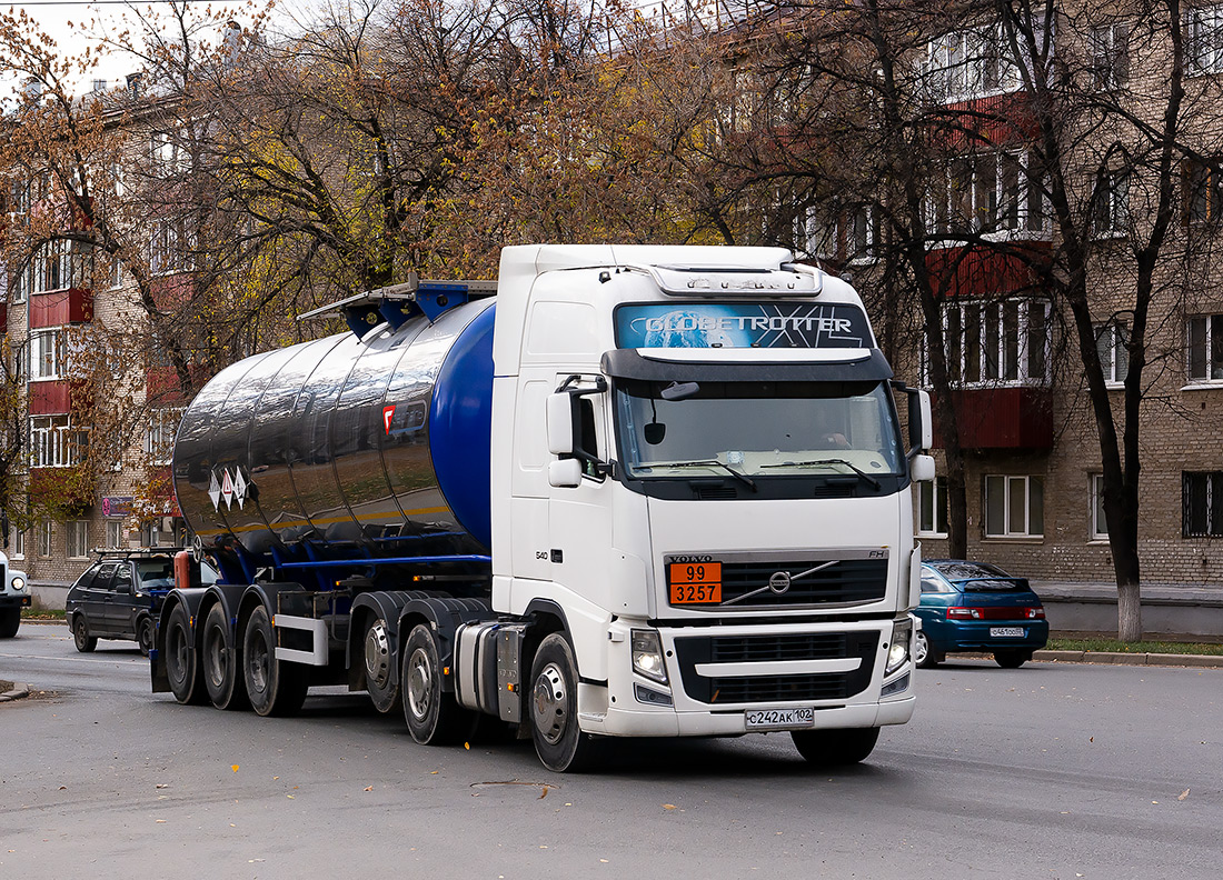 Башкортостан, № С 242 АК 102 — Volvo ('2008) FH.540