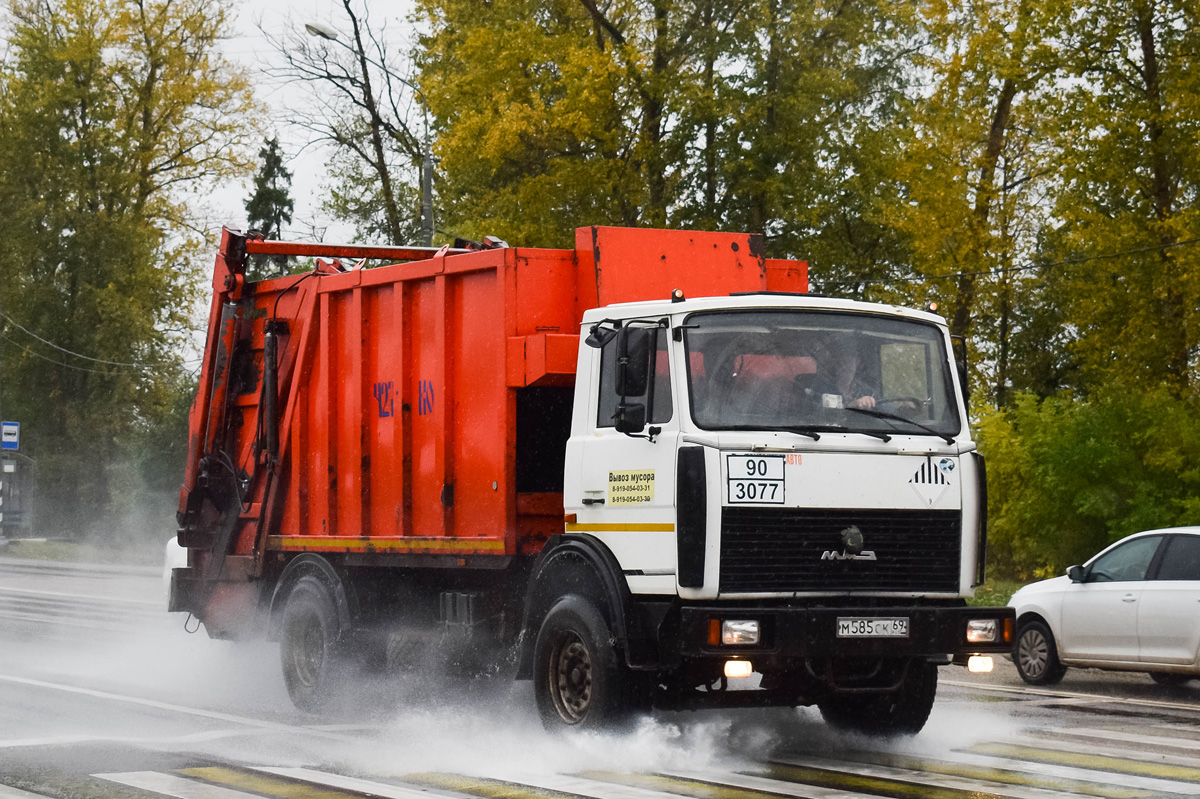 Тверская область, № М 585 СК 69 — МАЗ-5337A2