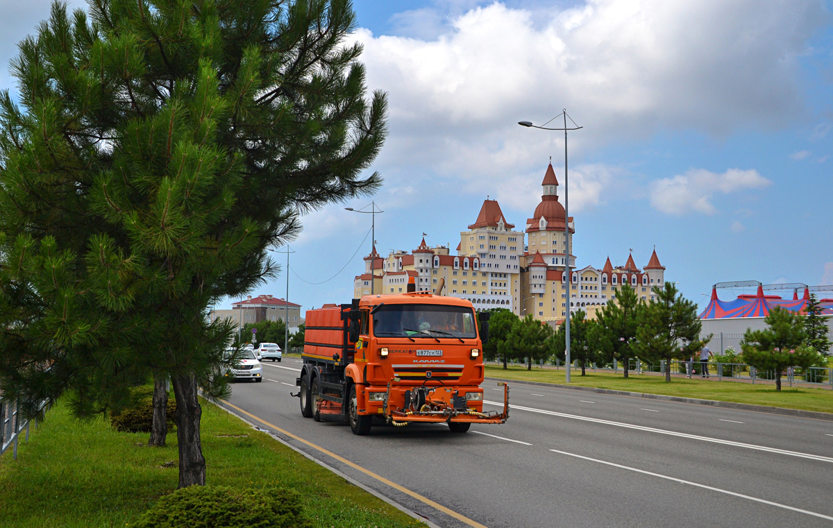 Краснодарский край, № Е 877 СУ 123 — КамАЗ-65115-L4