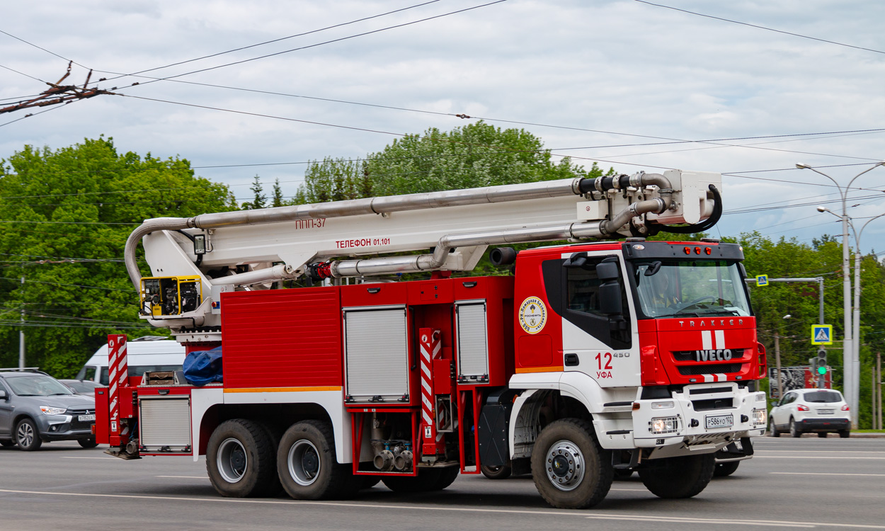 Башкортостан, № Р 586 УО 102 — IVECO Trakker ('2007)