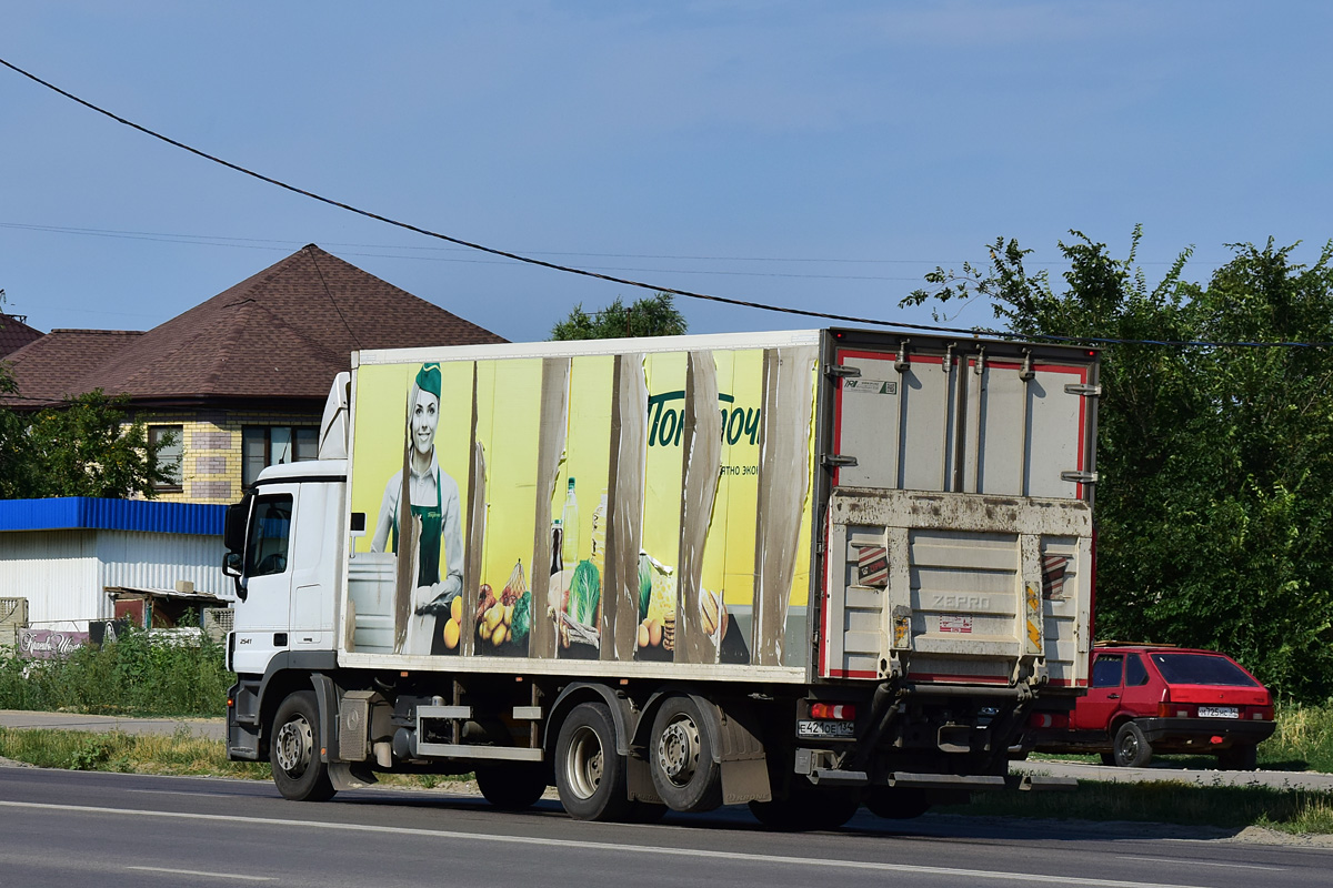 Волгоградская область, № Е 421 ОЕ 134 — Mercedes-Benz Axor 2528