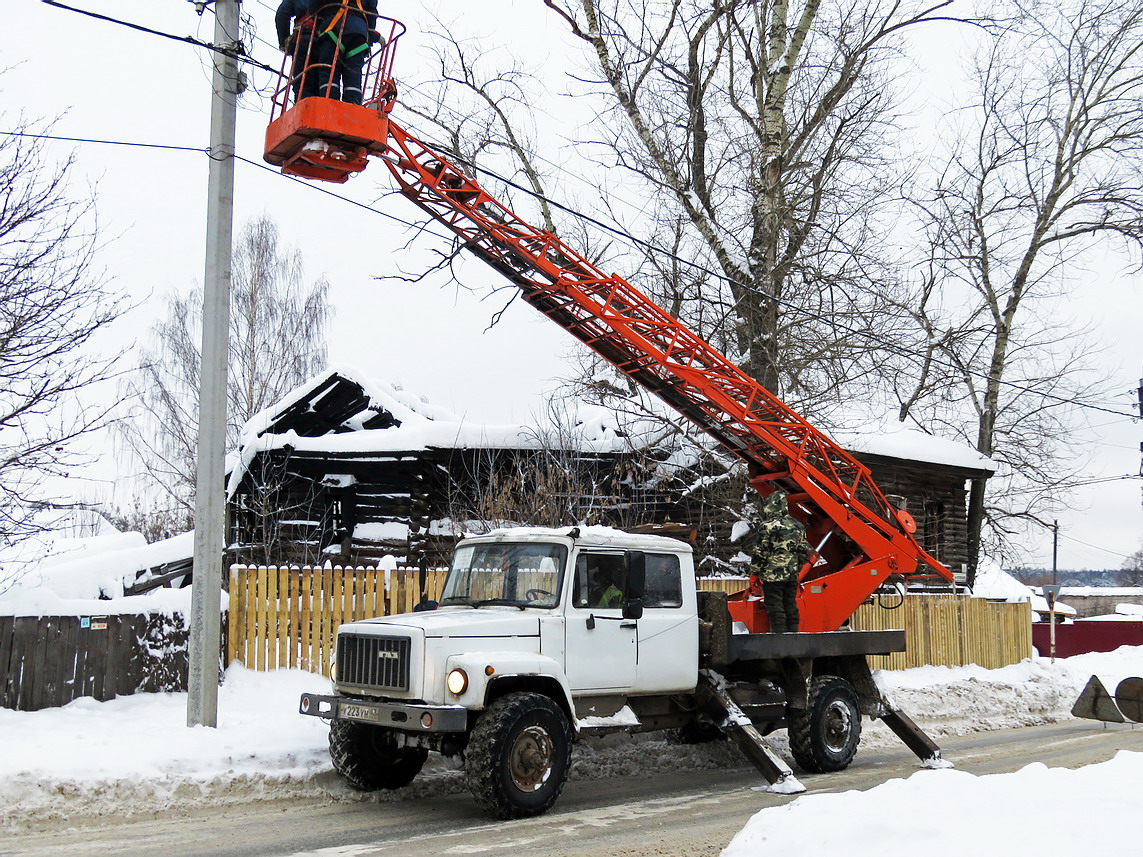 Кировская область, № У 223 УН 43 — ГАЗ-3309