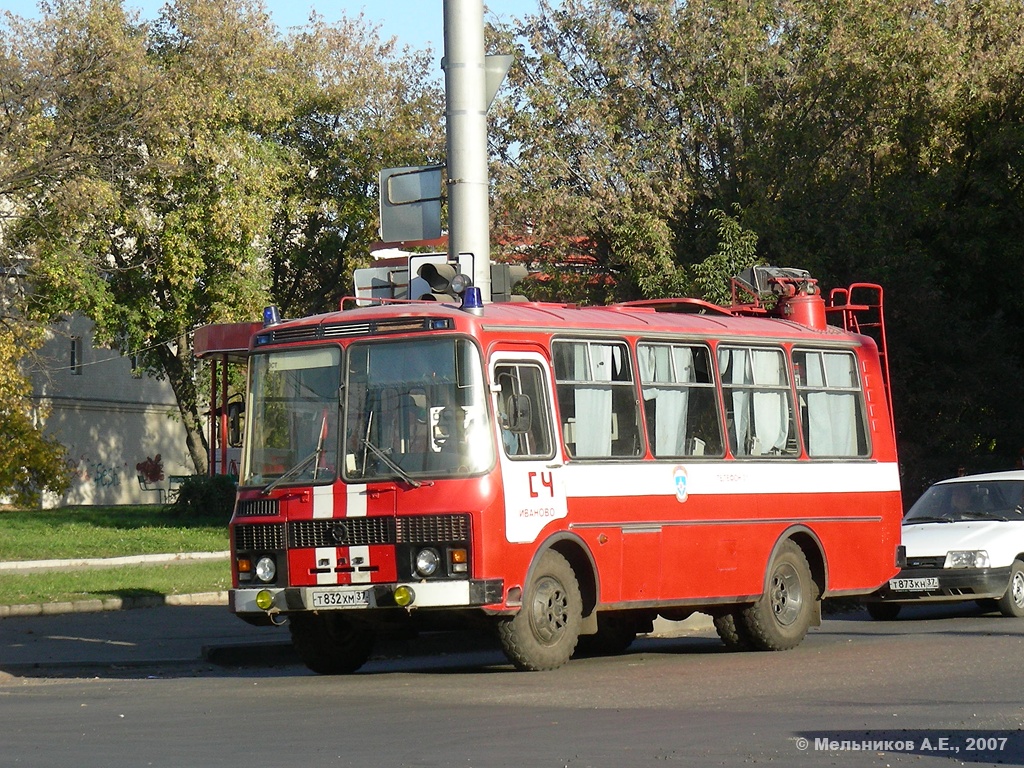 Ивановская область, № Т 832 ХМ 37 — ПАЗ-3205 (общая модель)