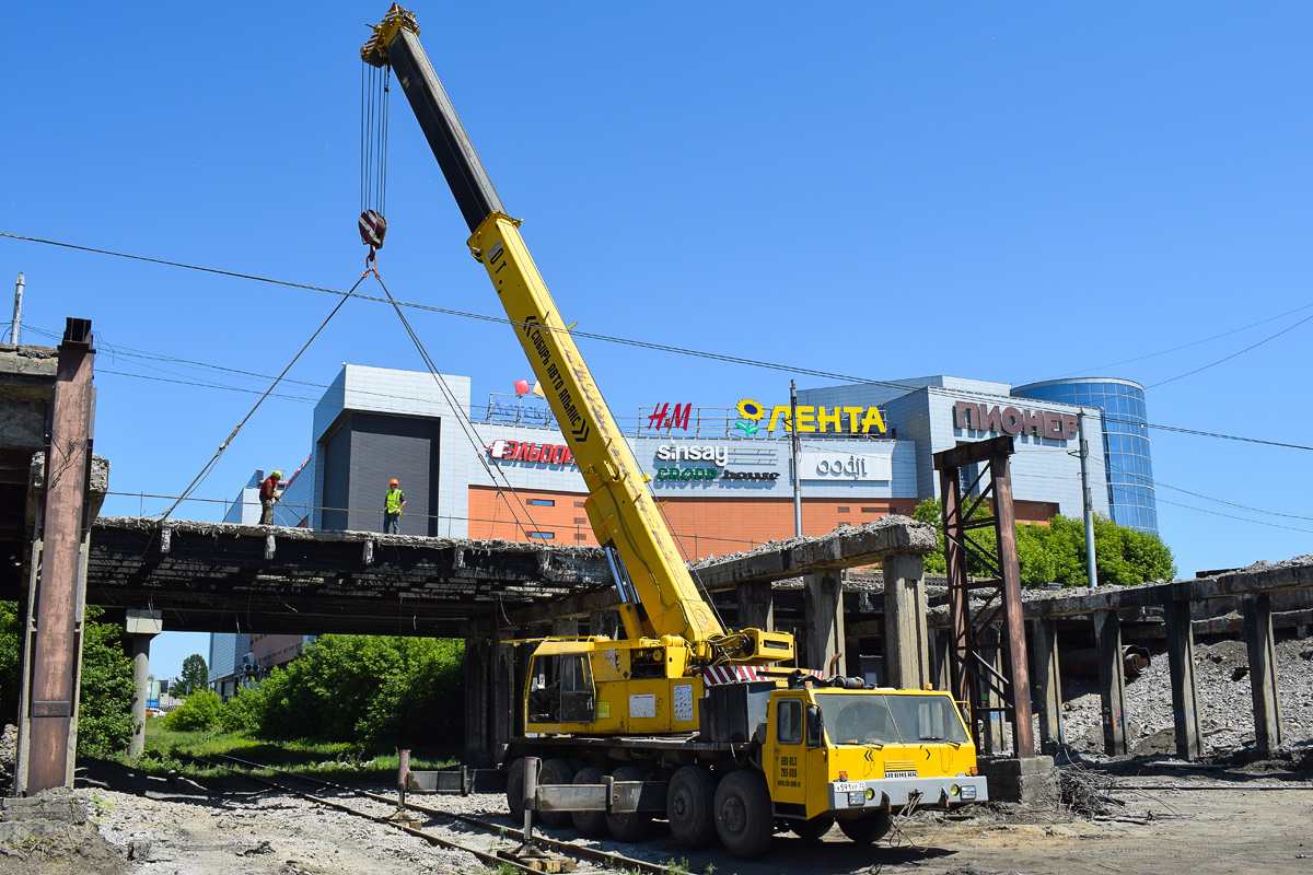 Алтайский край, № У 591 ХР 22 — Liebherr (общая модель)