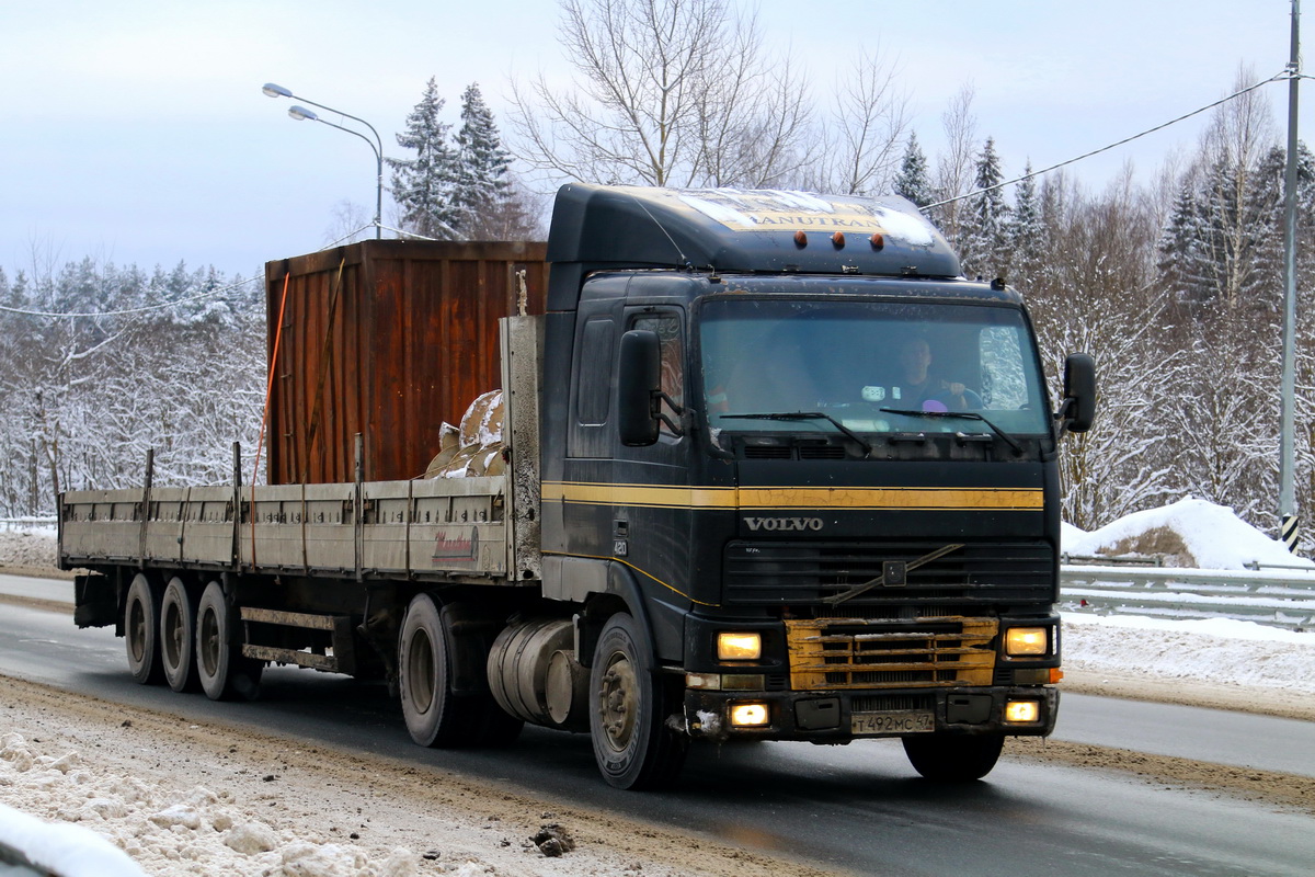 Ленинградская область, № Т 492 МС 47 — Volvo ('1993) FH12.420