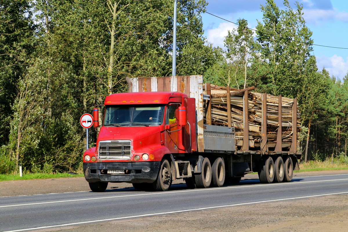 Ленинградская область, № В 331 ХС 47 — Freightliner Century Class