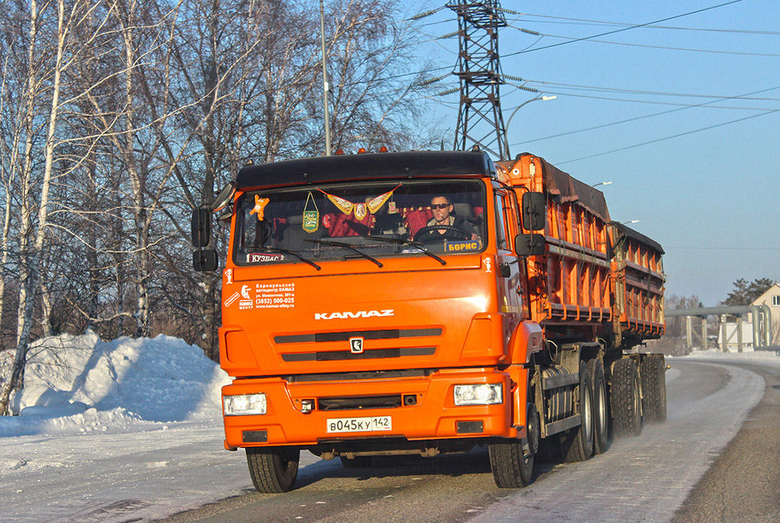 Кемеровская область, № В 045 КУ 142 — КамАЗ-65115 (общая модель)