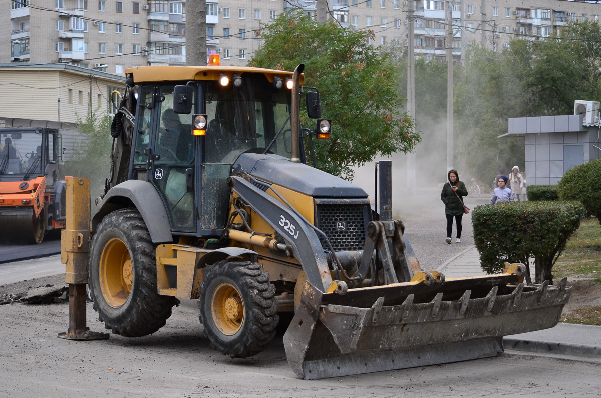 Волгоградская область, № 1631 ВЕ 34 — John Deere 325J