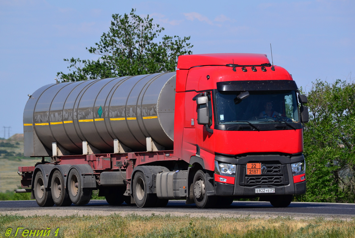 Чувашия, № Е 822 УЕ 21 — Renault T-Series ('2013)