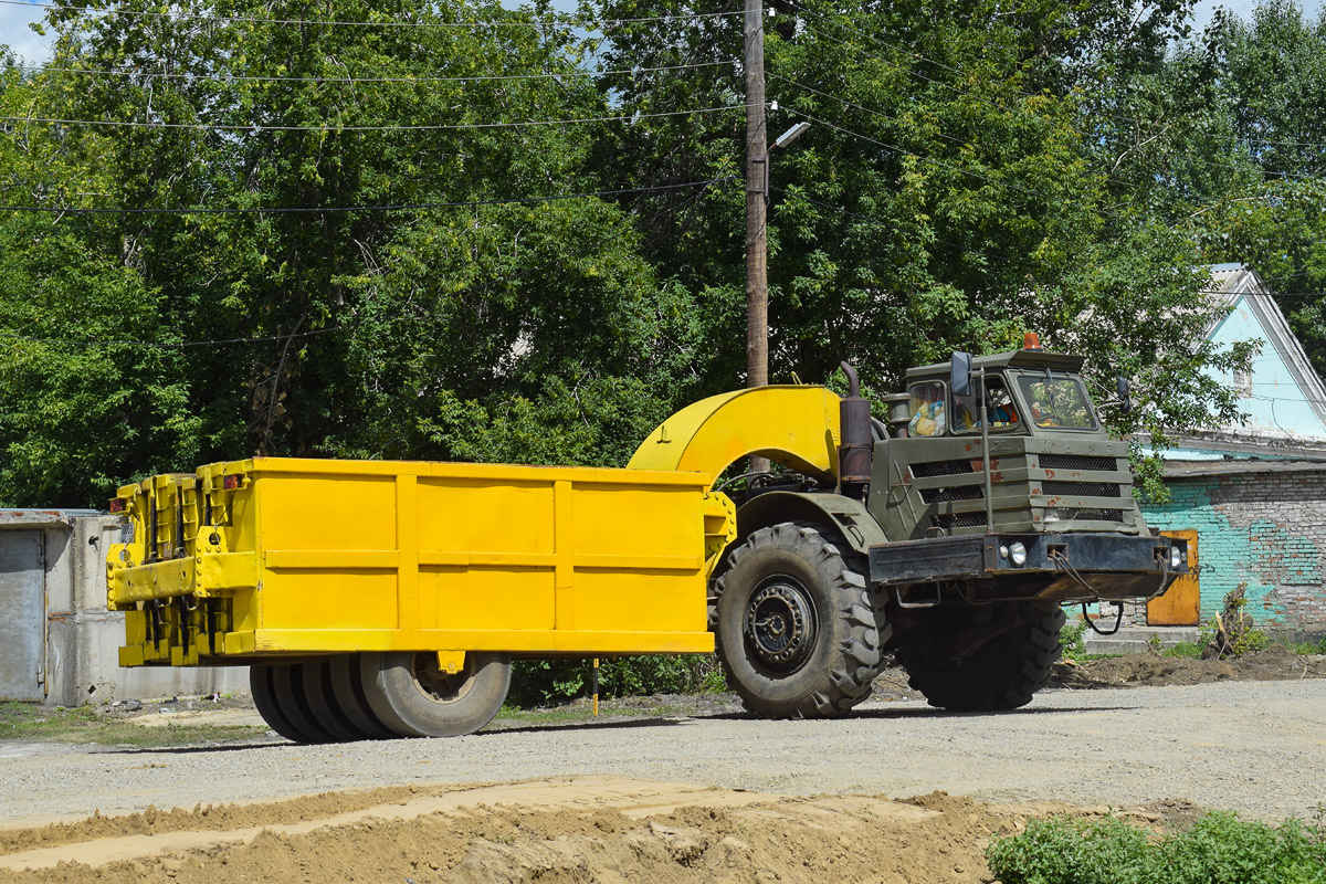 Алтайский край, № 0008 АУ 22 — МоАЗ-546П; Прицепы дорожные — Катки прицепные пневмоколёсные (общая); Прицепы дорожные — Каток ДУ-16Г