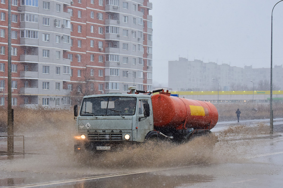 Волгоградская область, № Р 613 НТ 34 — КамАЗ-53213