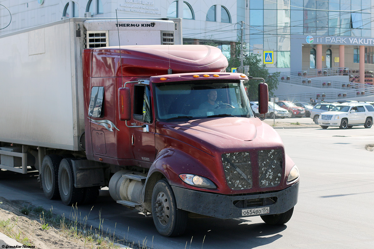 Новосибирская область, № О 654 ВО 154 — International Prostar