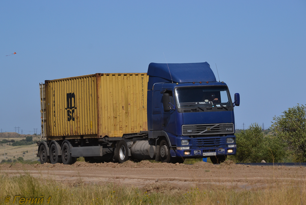 Ростовская область, № М 211 УН 61 — Volvo ('1993) FH12.380