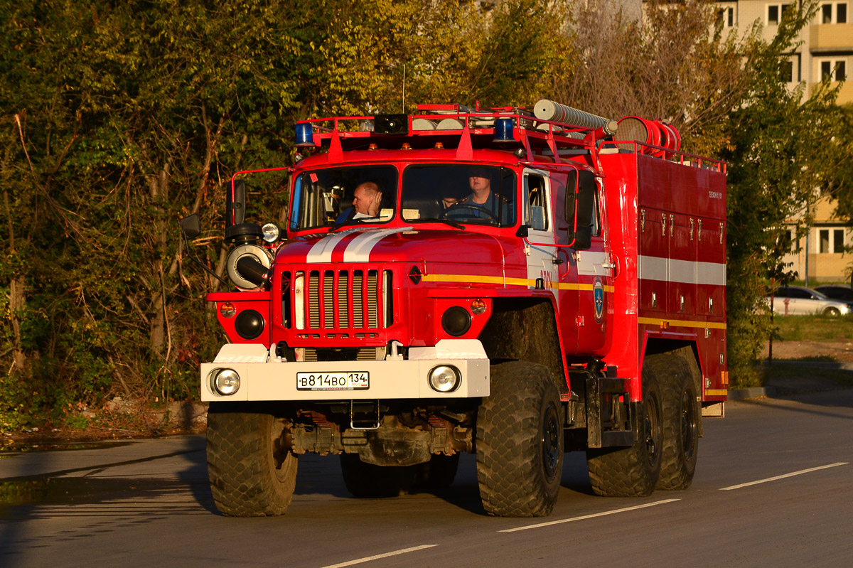 Волгоградская область, № В 814 ВО 134 — Урал-5557-70