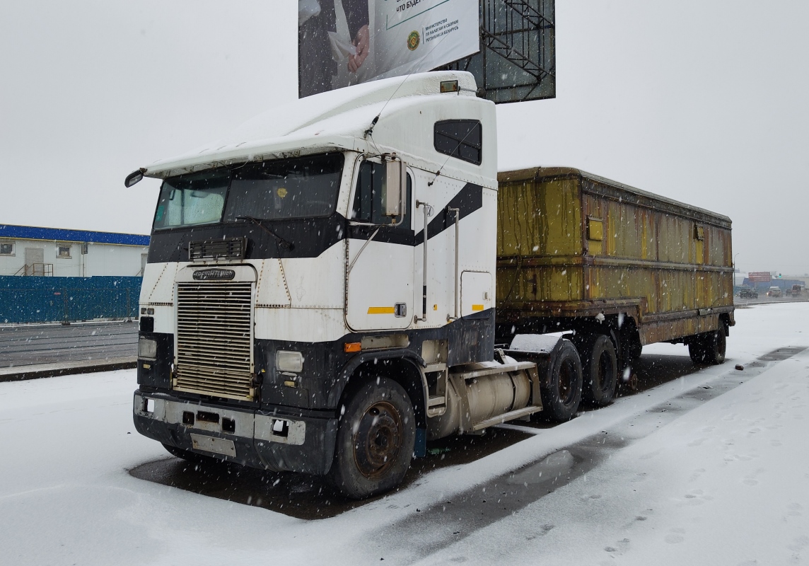 Минск, № (BY-7) Б/Н 0215 — Freightliner FLB