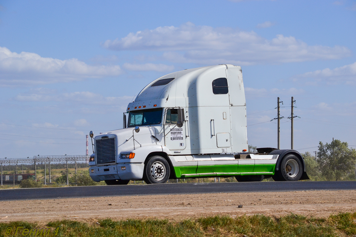 Волгоградская область, № Е 063 ЕО 134 — Freightliner FLD 120