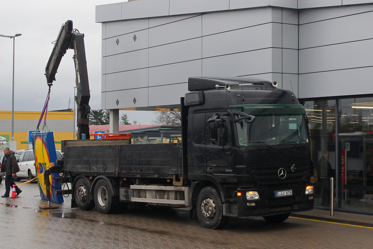 Литва, № LJJ 676 — Mercedes-Benz Actros ('2003) 2541