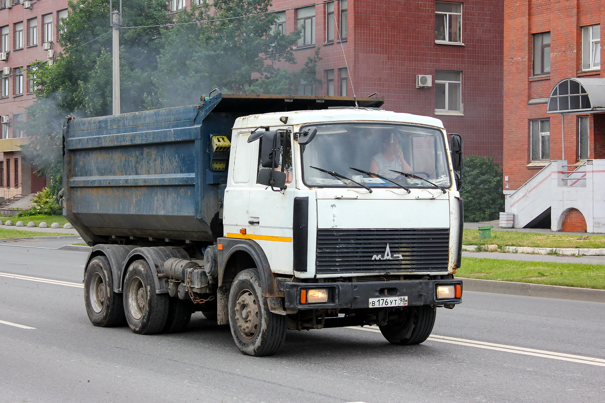 Санкт-Петербург, № В 176 УТ 98 — МАЗ-5516A5