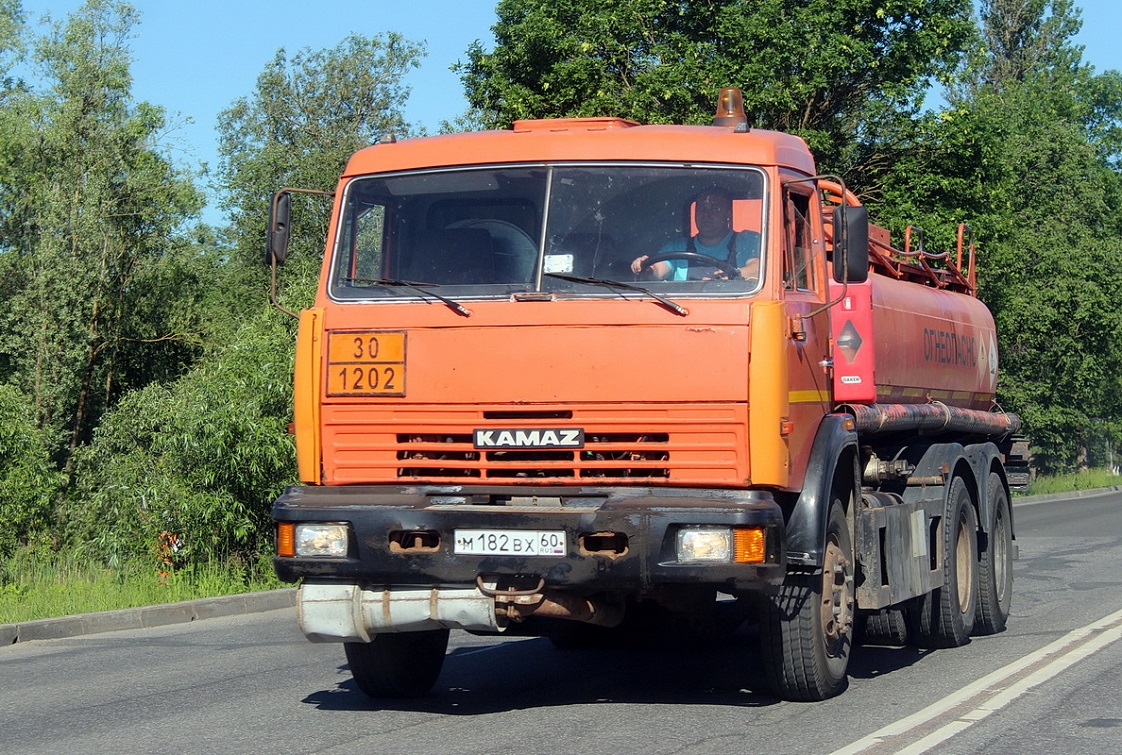 Псковская область, № М 182 ВХ 60 — КамАЗ-53215-15 [53215R]