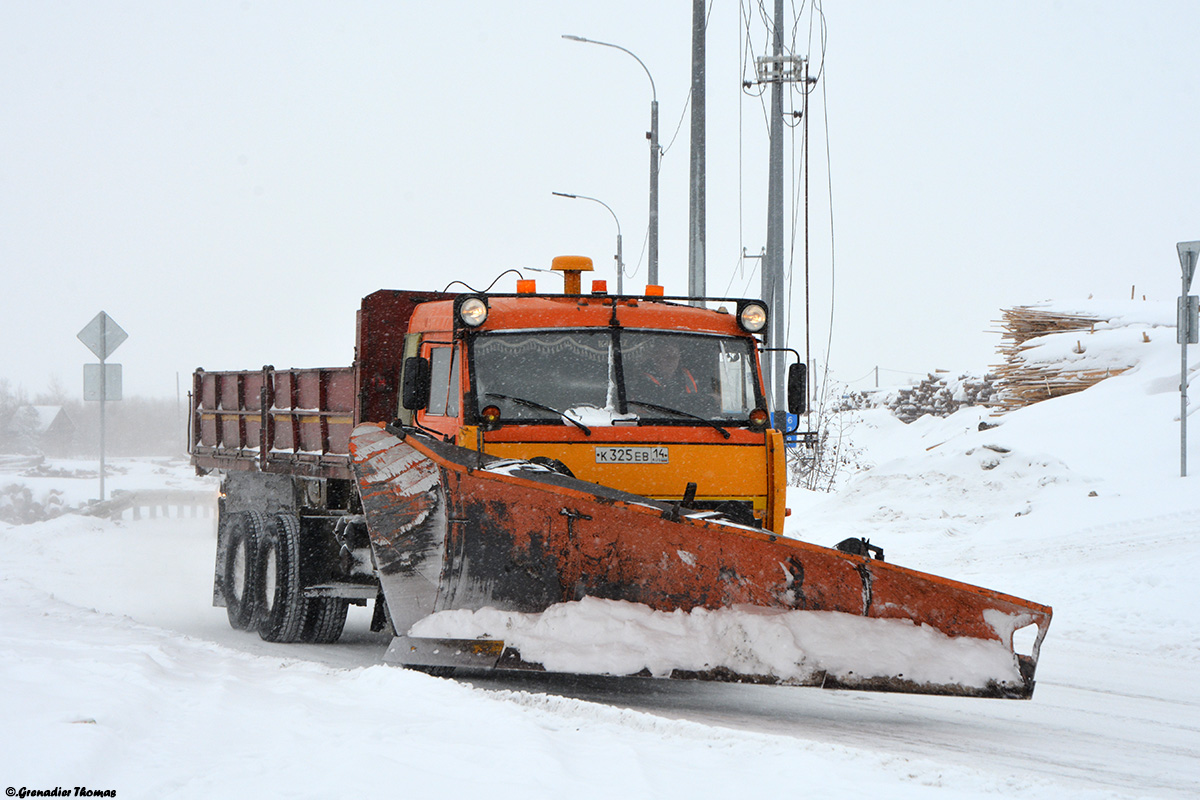 Саха (Якутия), № К 325 ЕВ 14 — КамАЗ-53213