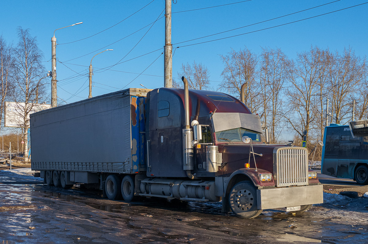 Псковская область, № У 363 КТ 60 — Freightliner FLD 132 Classic XL