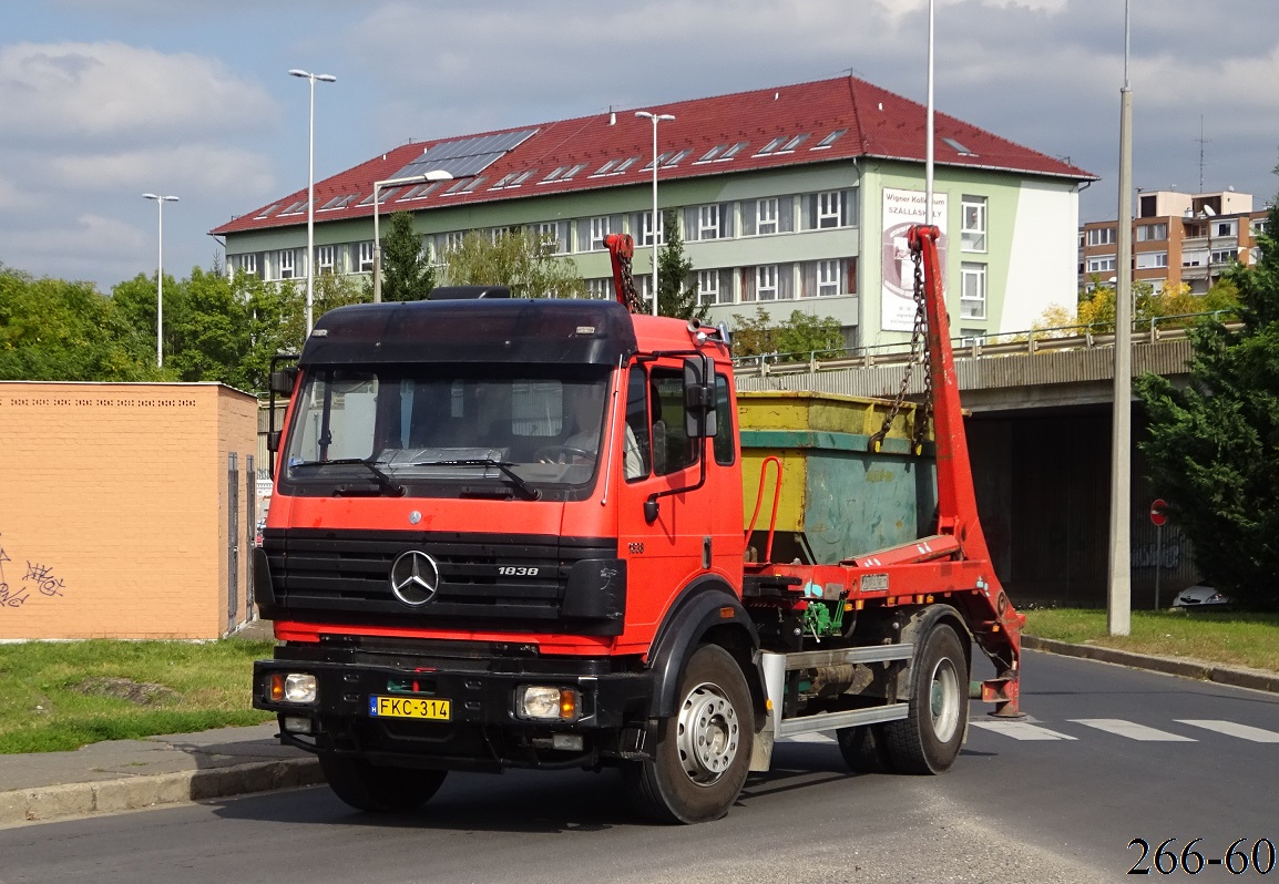 Венгрия, № FKC-314 — Mercedes-Benz SK 1838; Венгрия — Сбор винограда в Венгрии